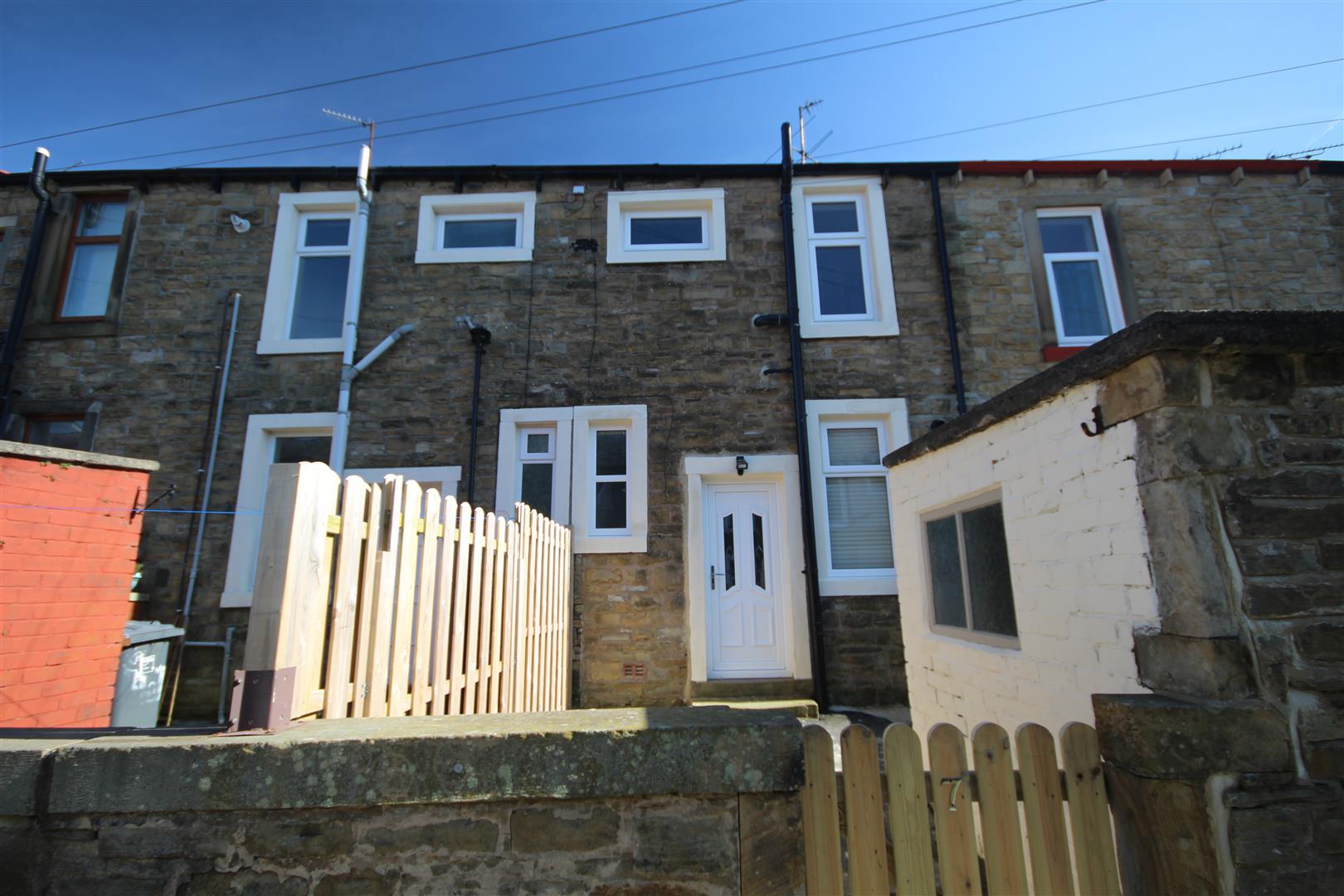 2 bedroom mid terrace house To Let in Earby - IMG_9596.JPG